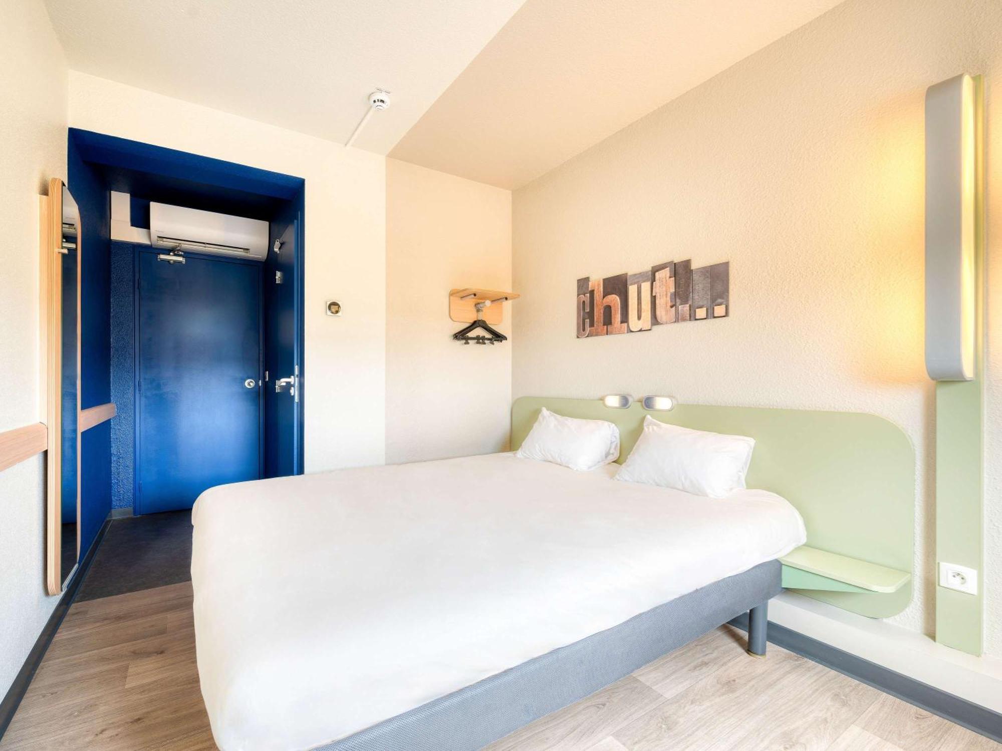 Ibis Budget Versailles - Trappes Exterior photo