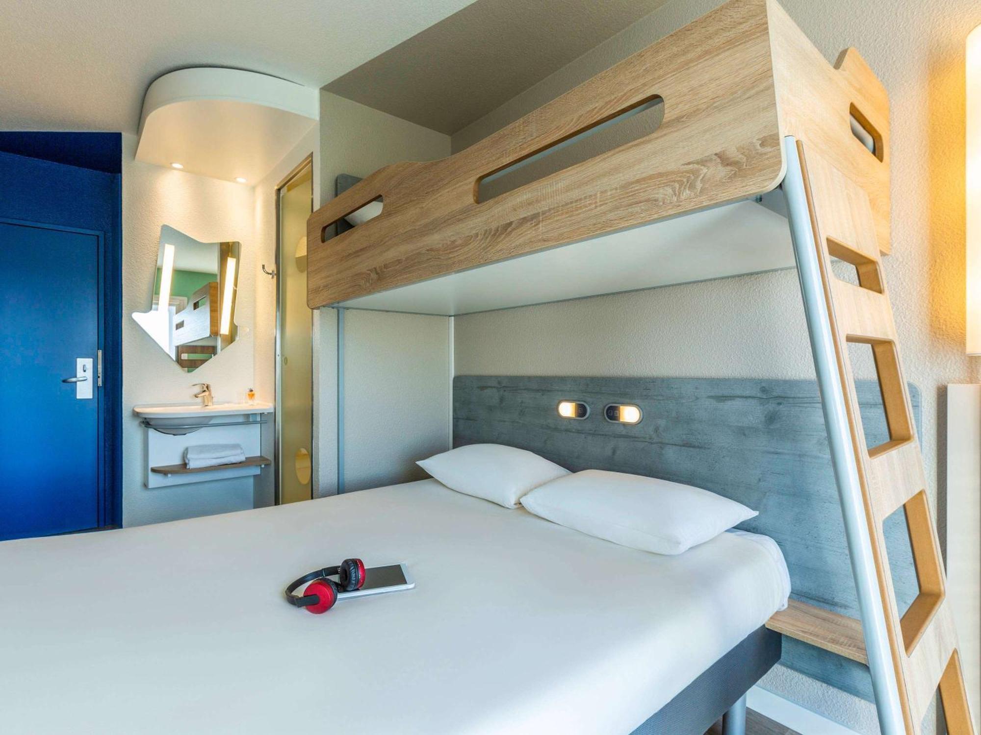 Ibis Budget Versailles - Trappes Exterior photo