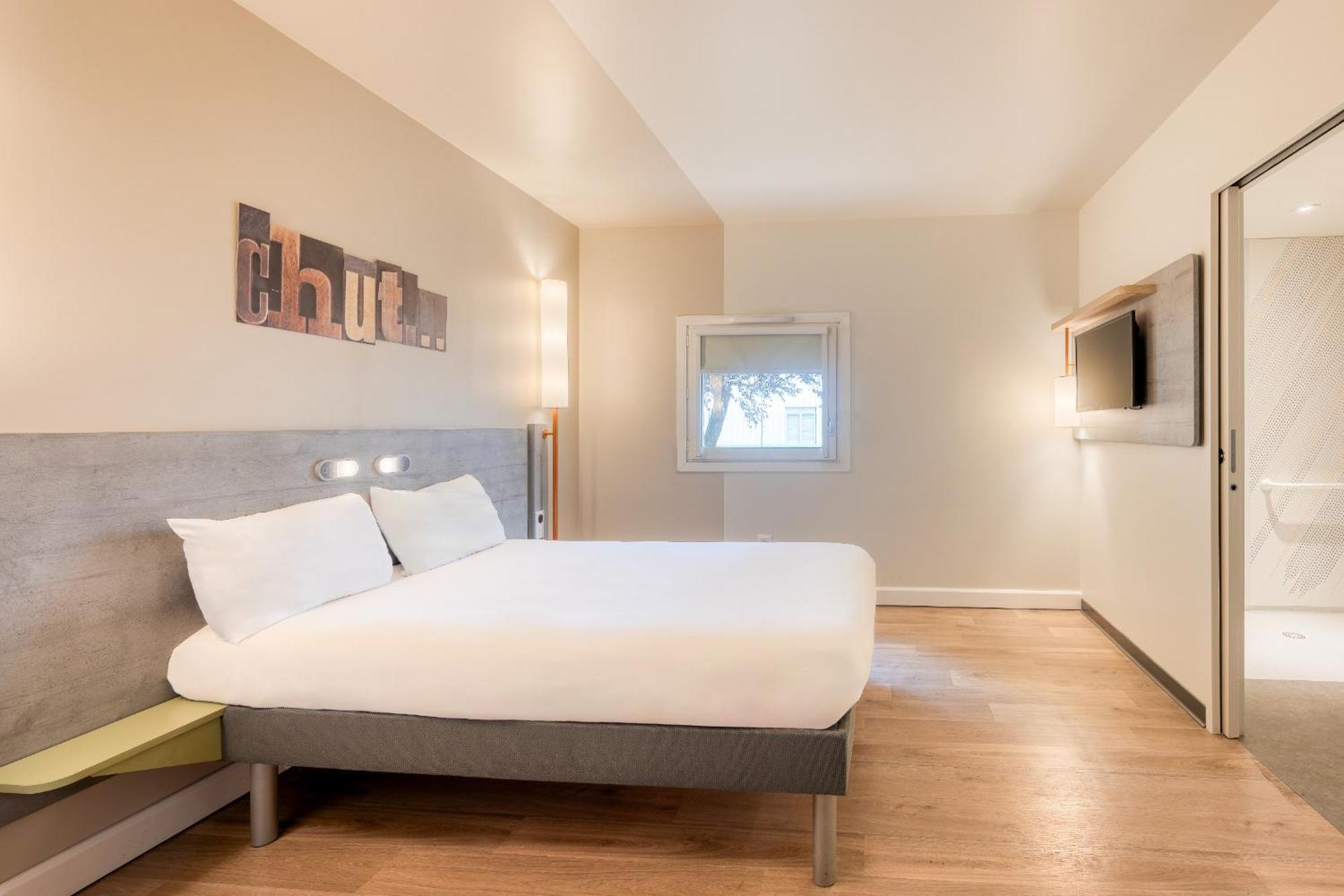 Ibis Budget Versailles - Trappes Exterior photo