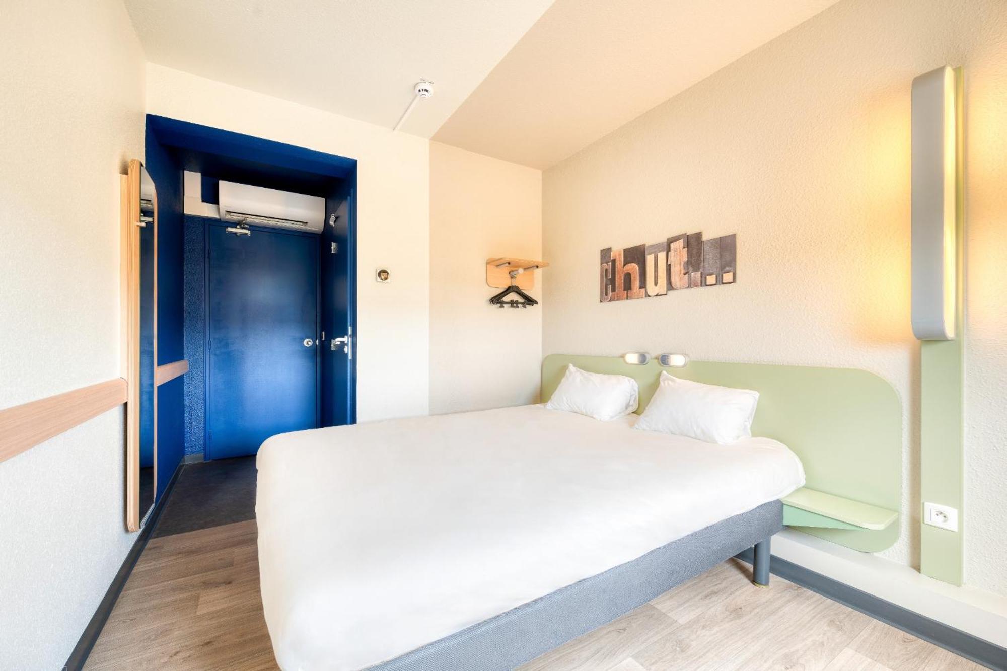 Ibis Budget Versailles - Trappes Exterior photo